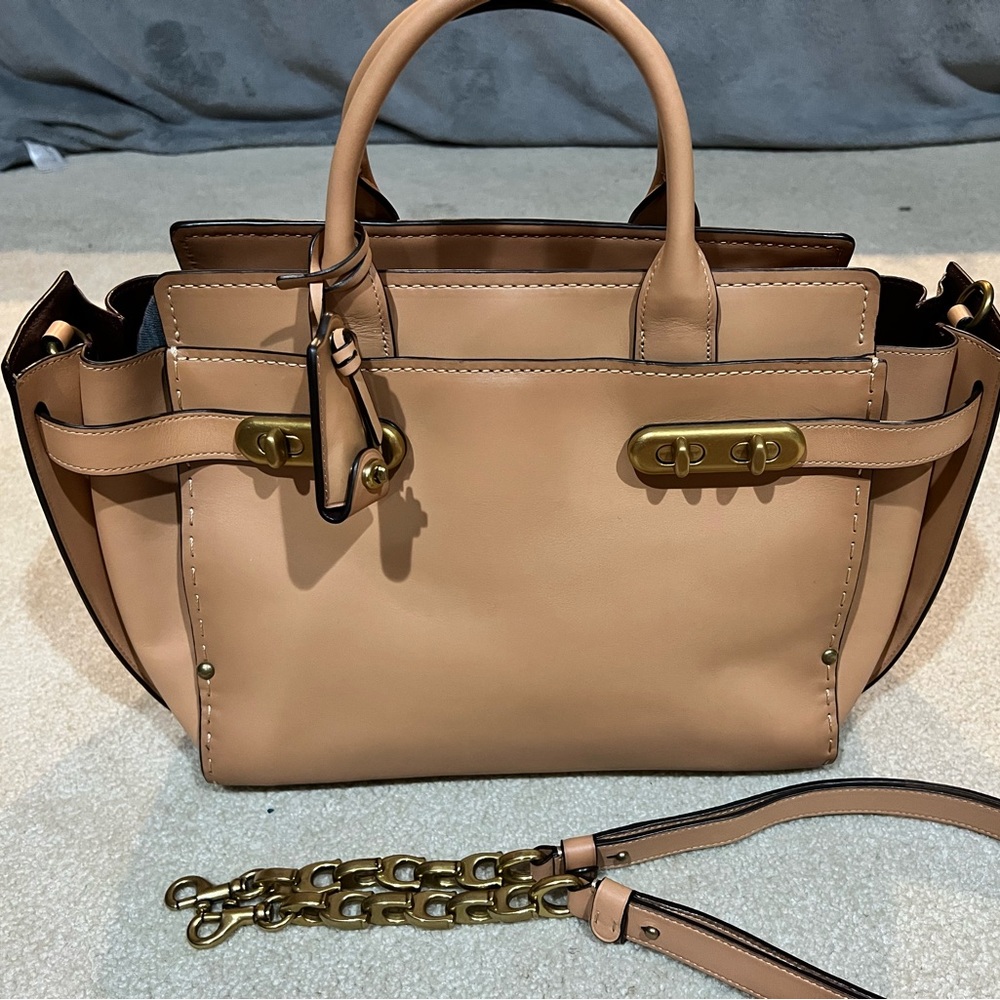 Coach 1941 Double Swagger in Apricot